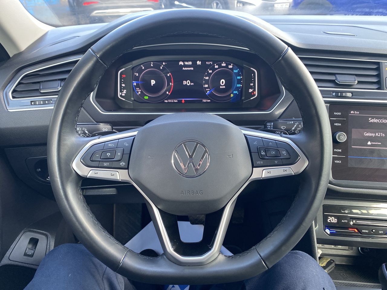 VOLKSWAGEN - 25