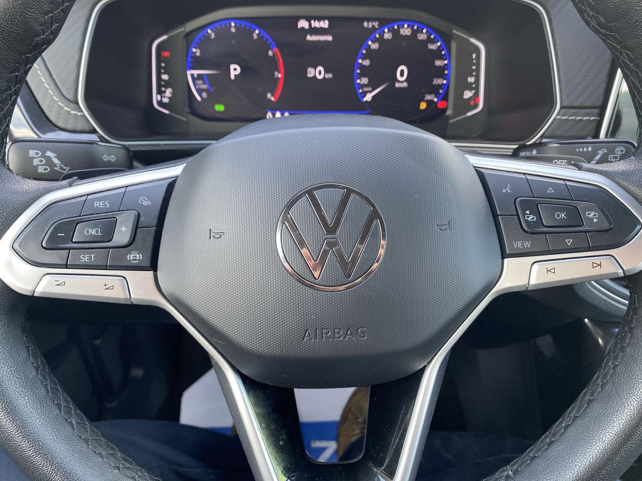 VOLKSWAGEN - 26