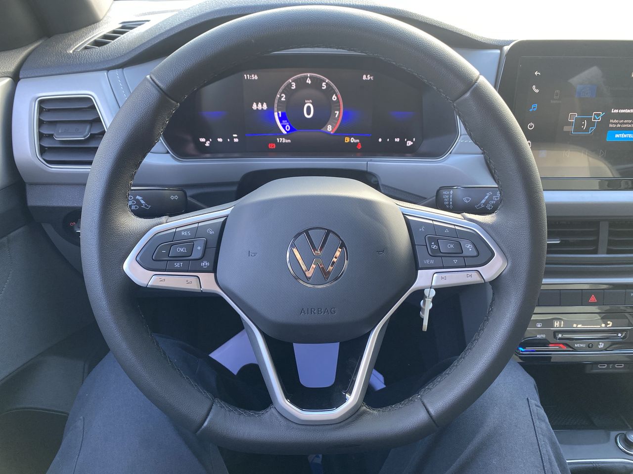VOLKSWAGEN - 24