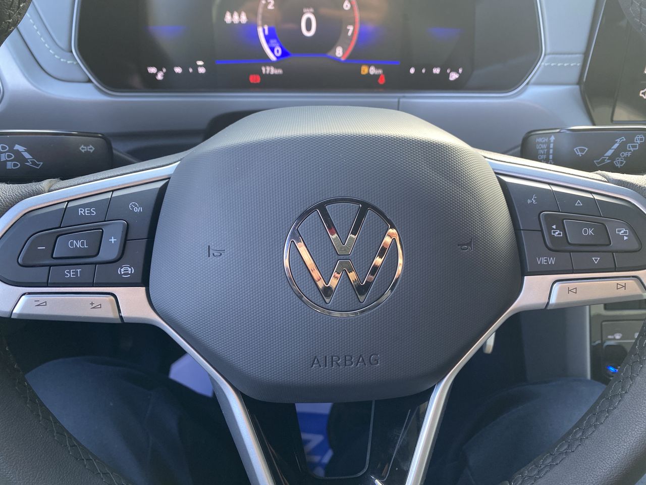 VOLKSWAGEN - 25