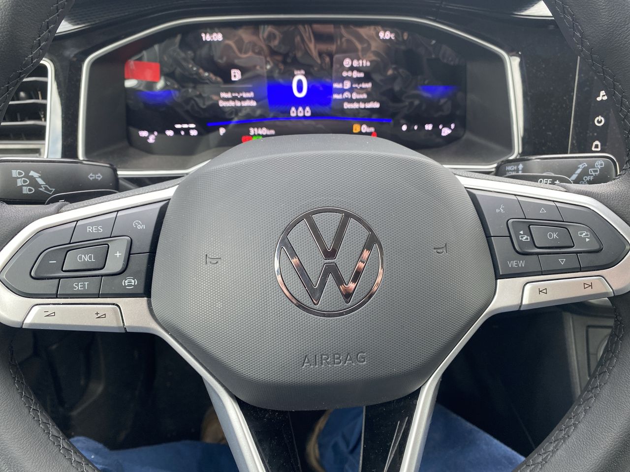 VOLKSWAGEN - 26