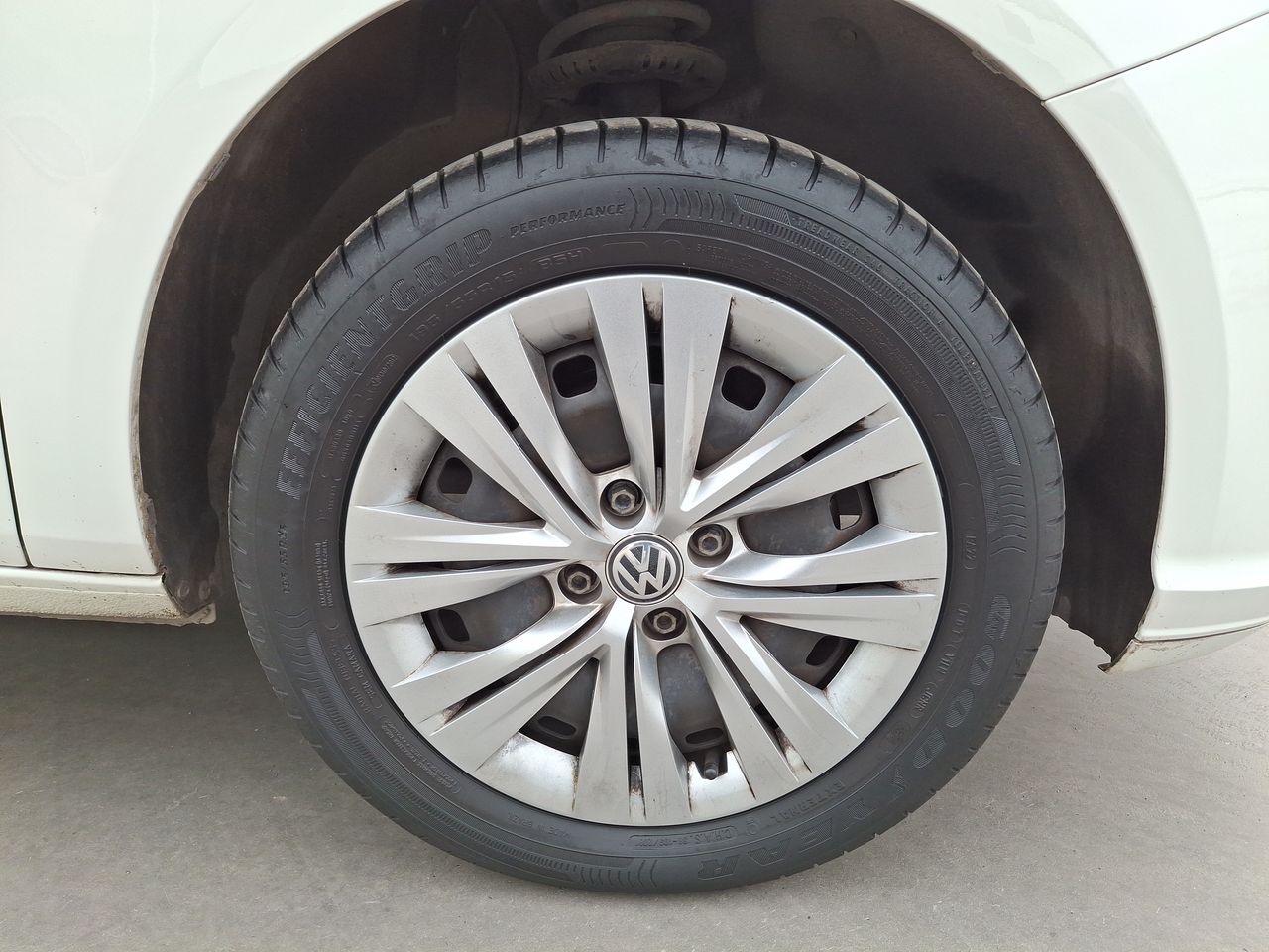 VOLKSWAGEN - 17