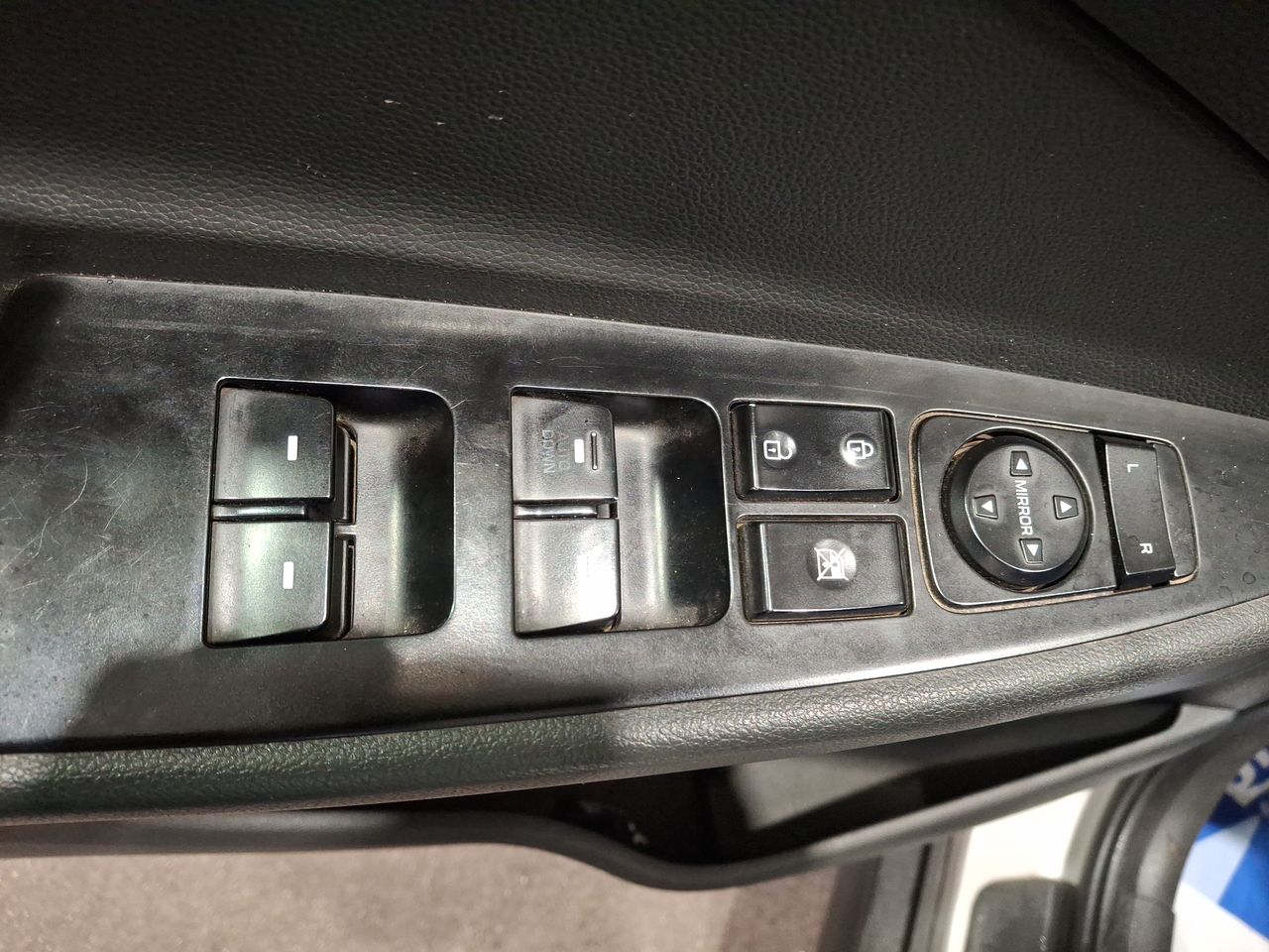 HYUNDAI - 20