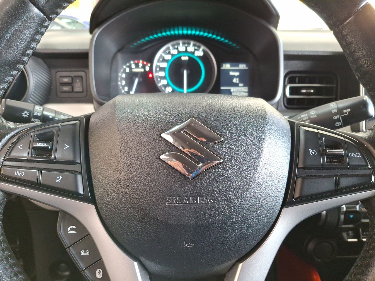SUZUKI - 23