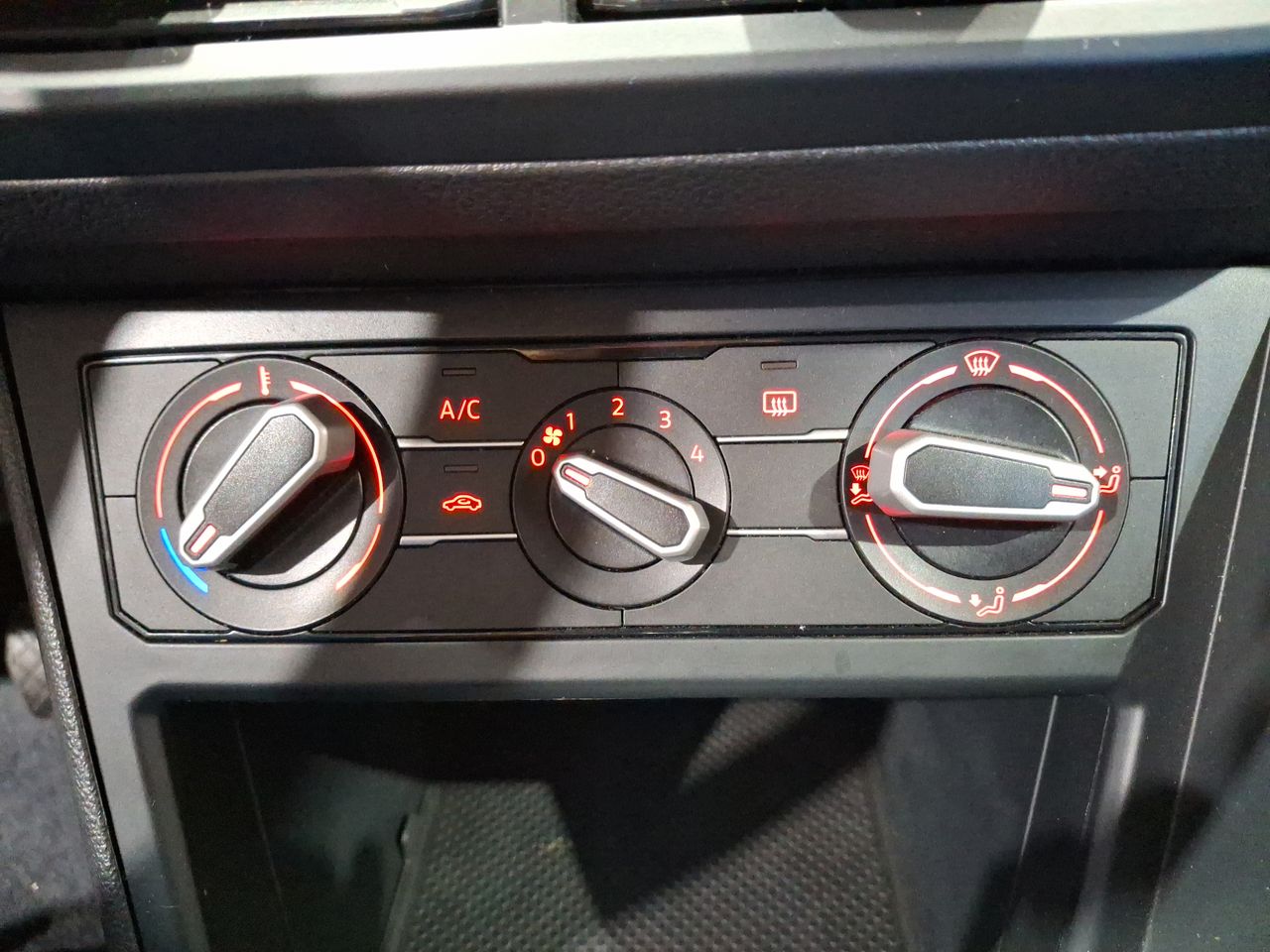 VOLKSWAGEN - 26