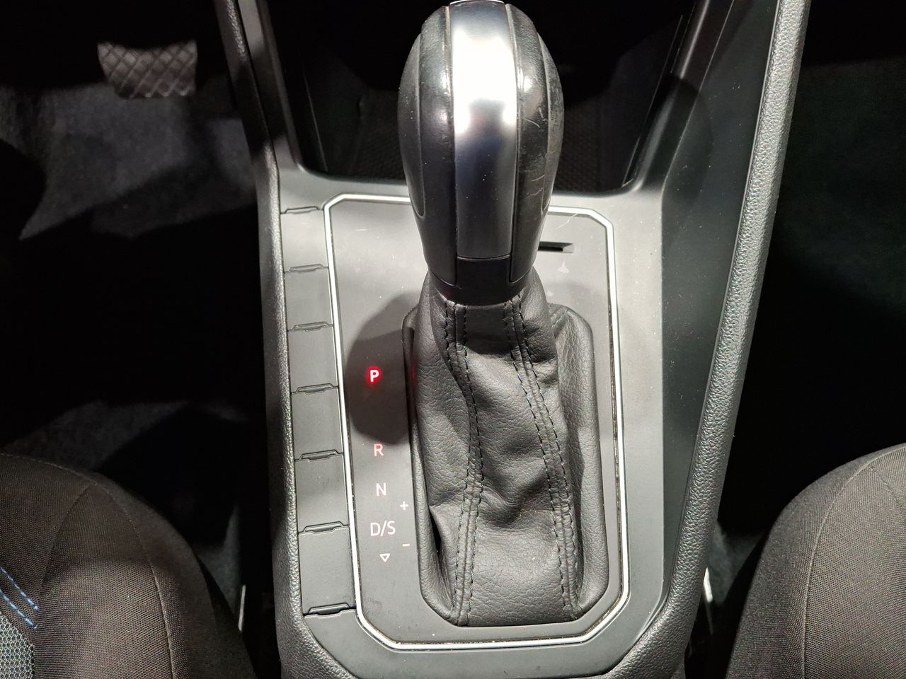 VOLKSWAGEN - 27