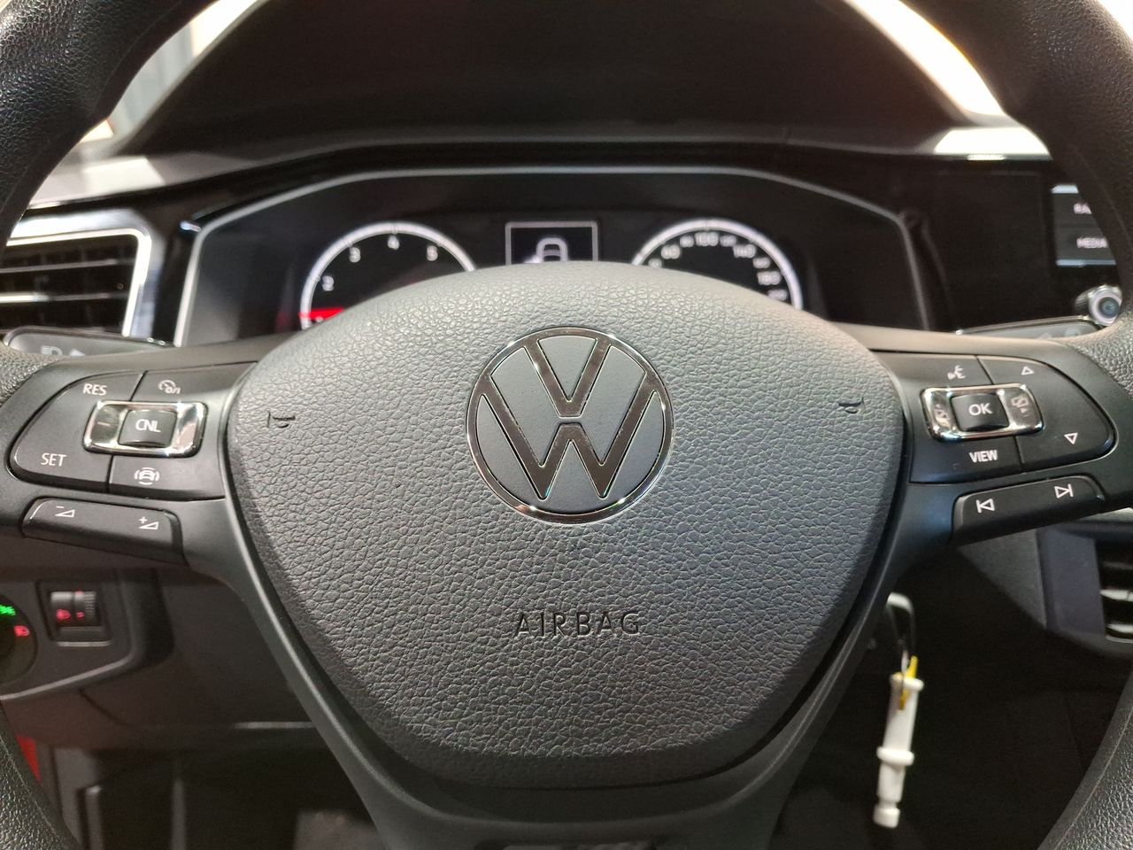 VOLKSWAGEN - 22