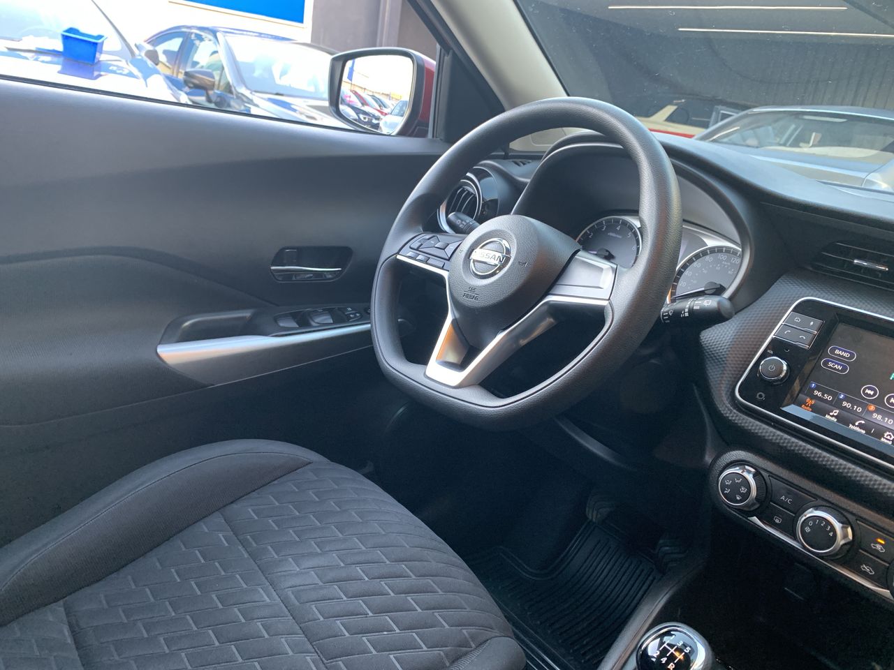 NISSAN - 15