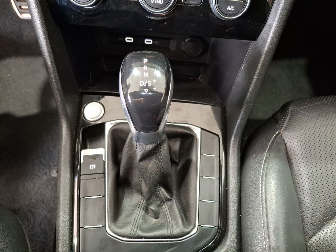 VOLKSWAGEN - 28