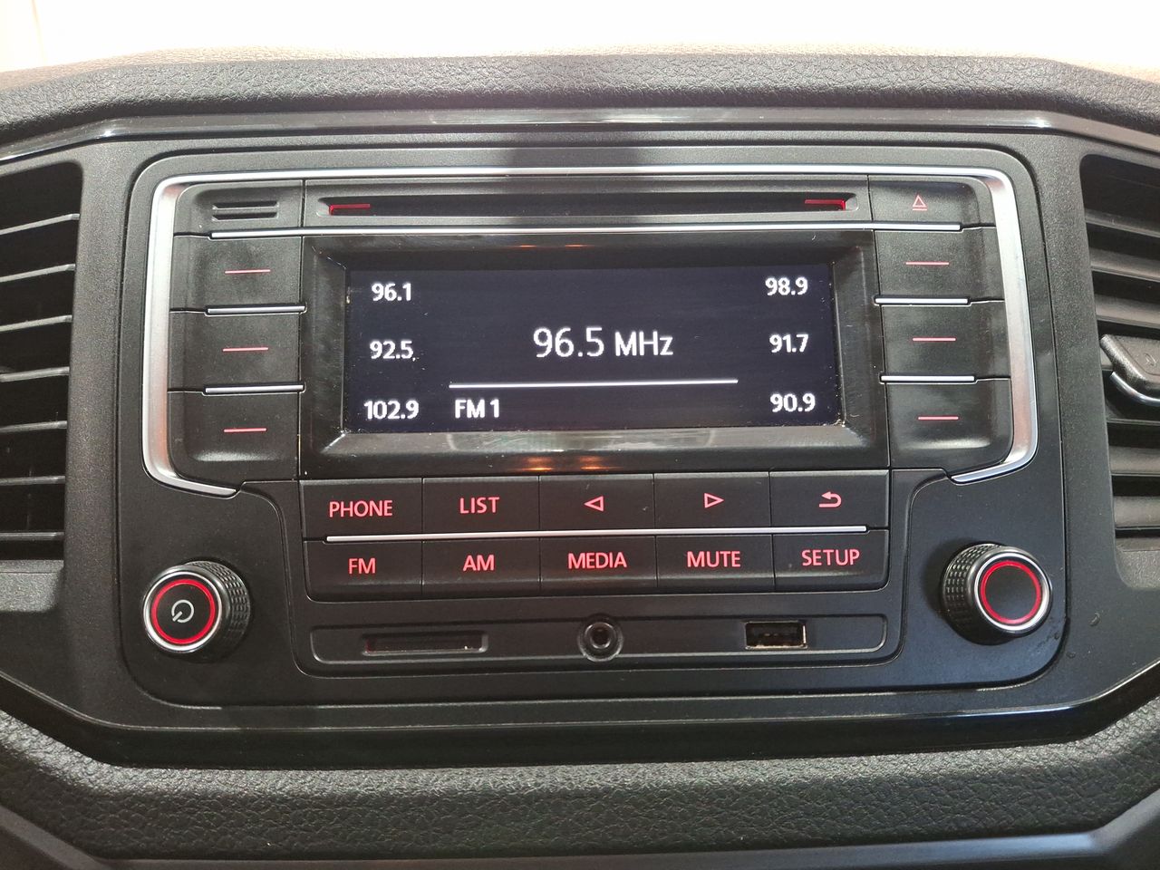 VOLKSWAGEN - 24