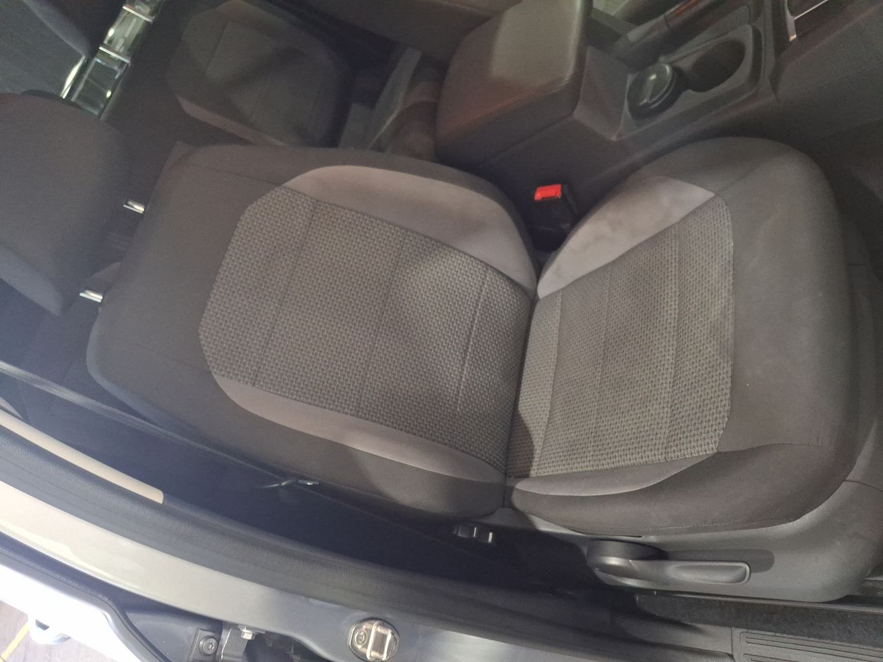 VOLKSWAGEN - 28