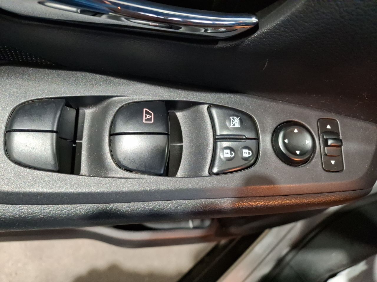 NISSAN - 20