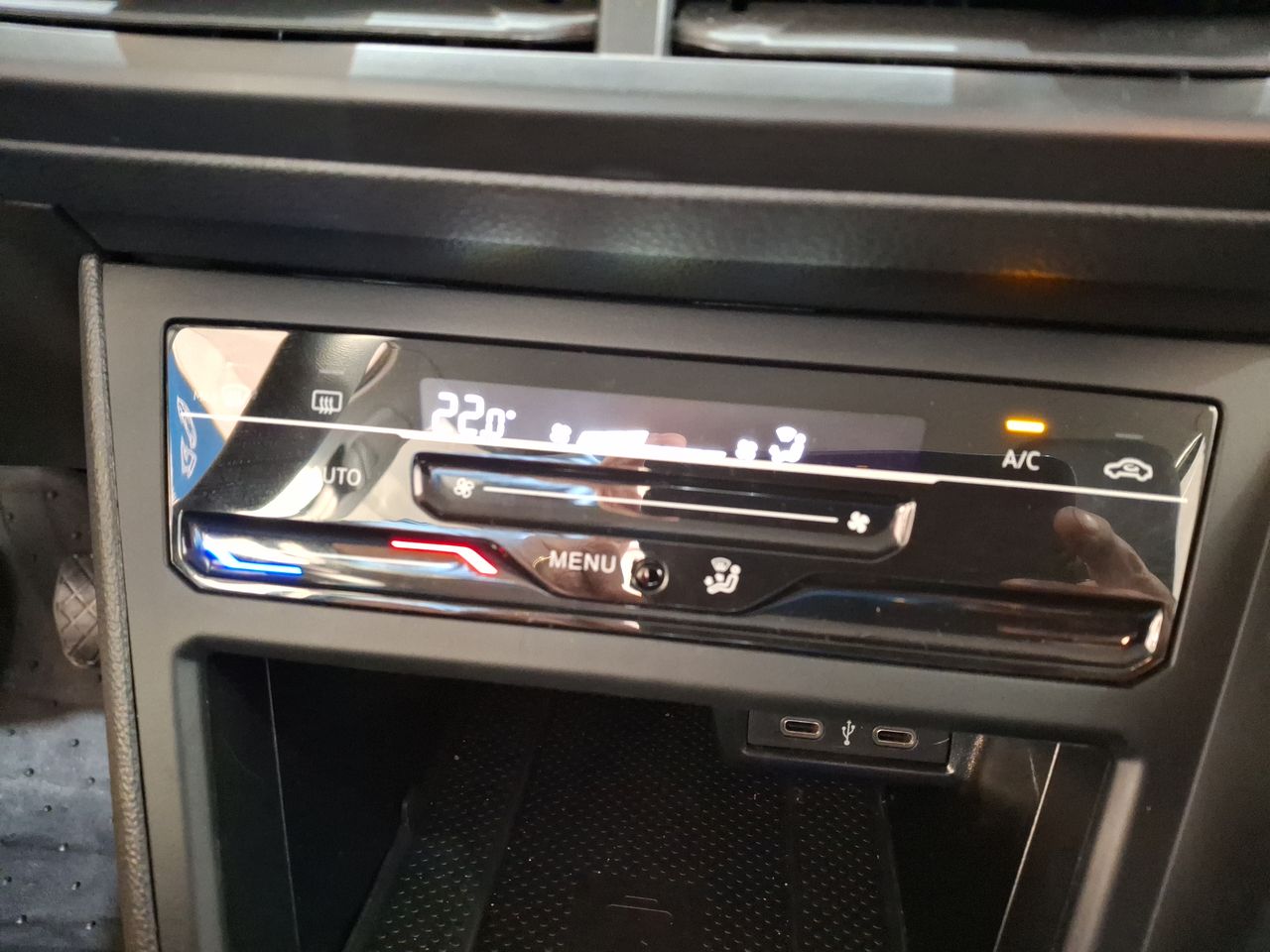 VOLKSWAGEN - 27