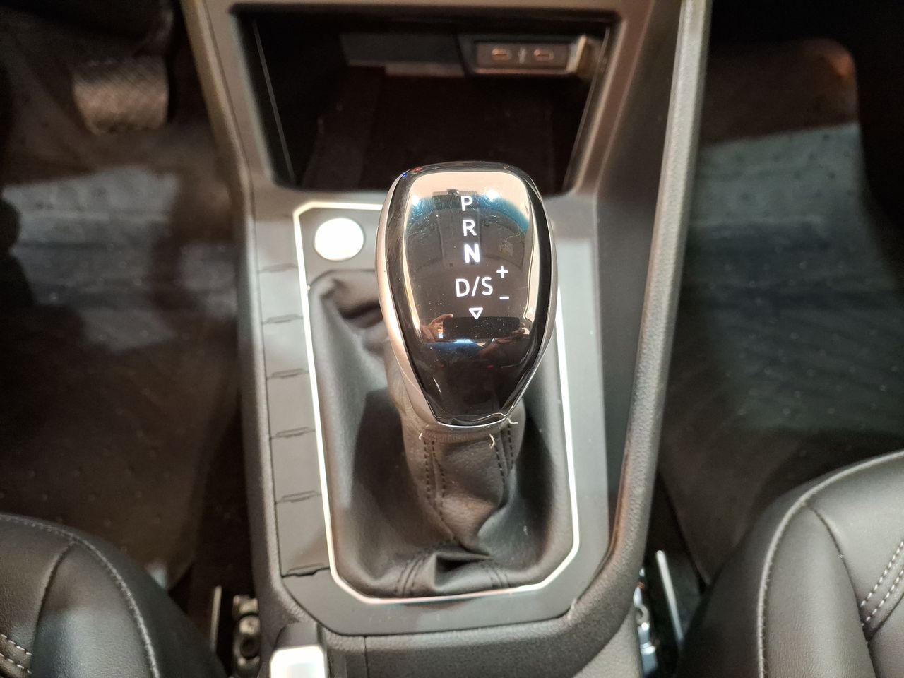 VOLKSWAGEN - 28