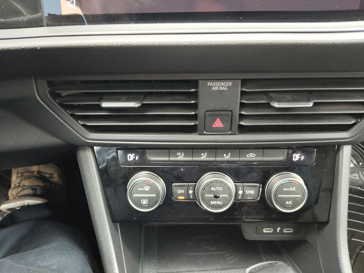 VOLKSWAGEN - 29
