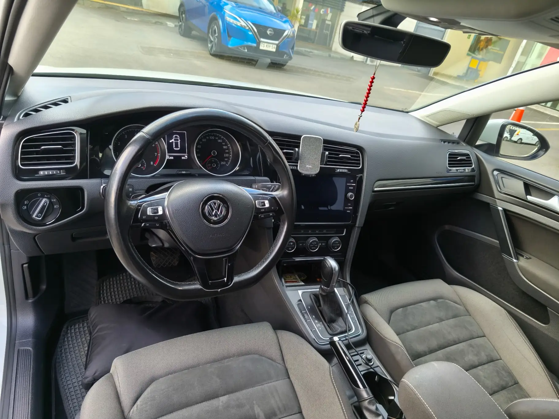 VOLKSWAGEN - 2