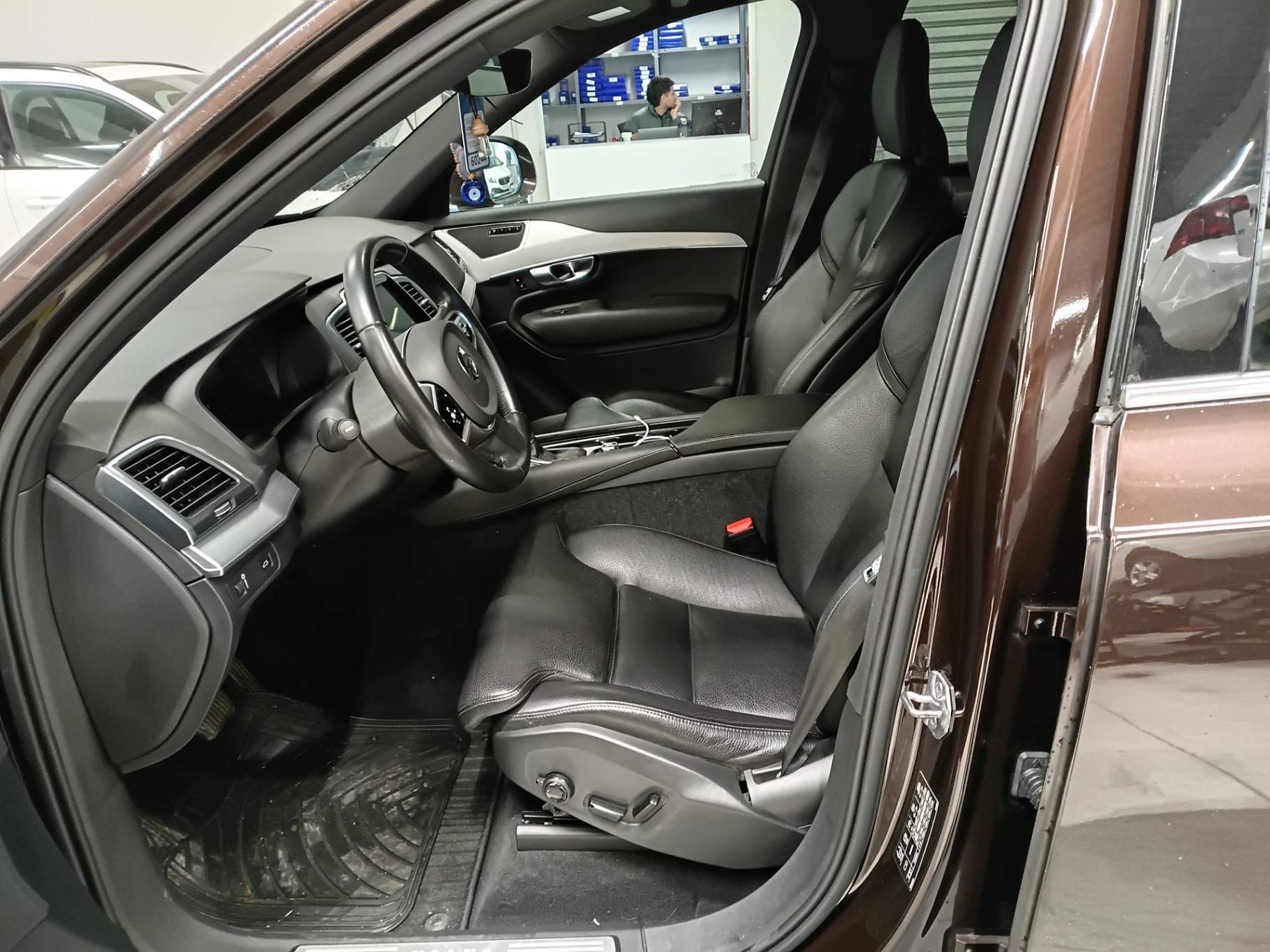 VOLVO - 2