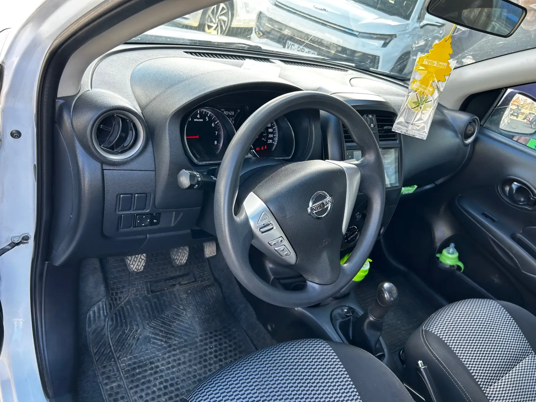 NISSAN - 2