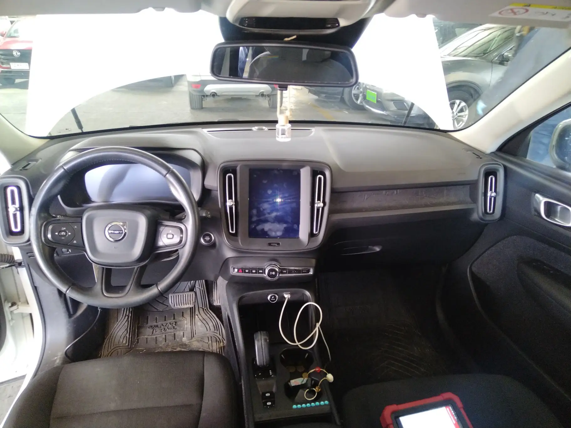 VOLVO - 2