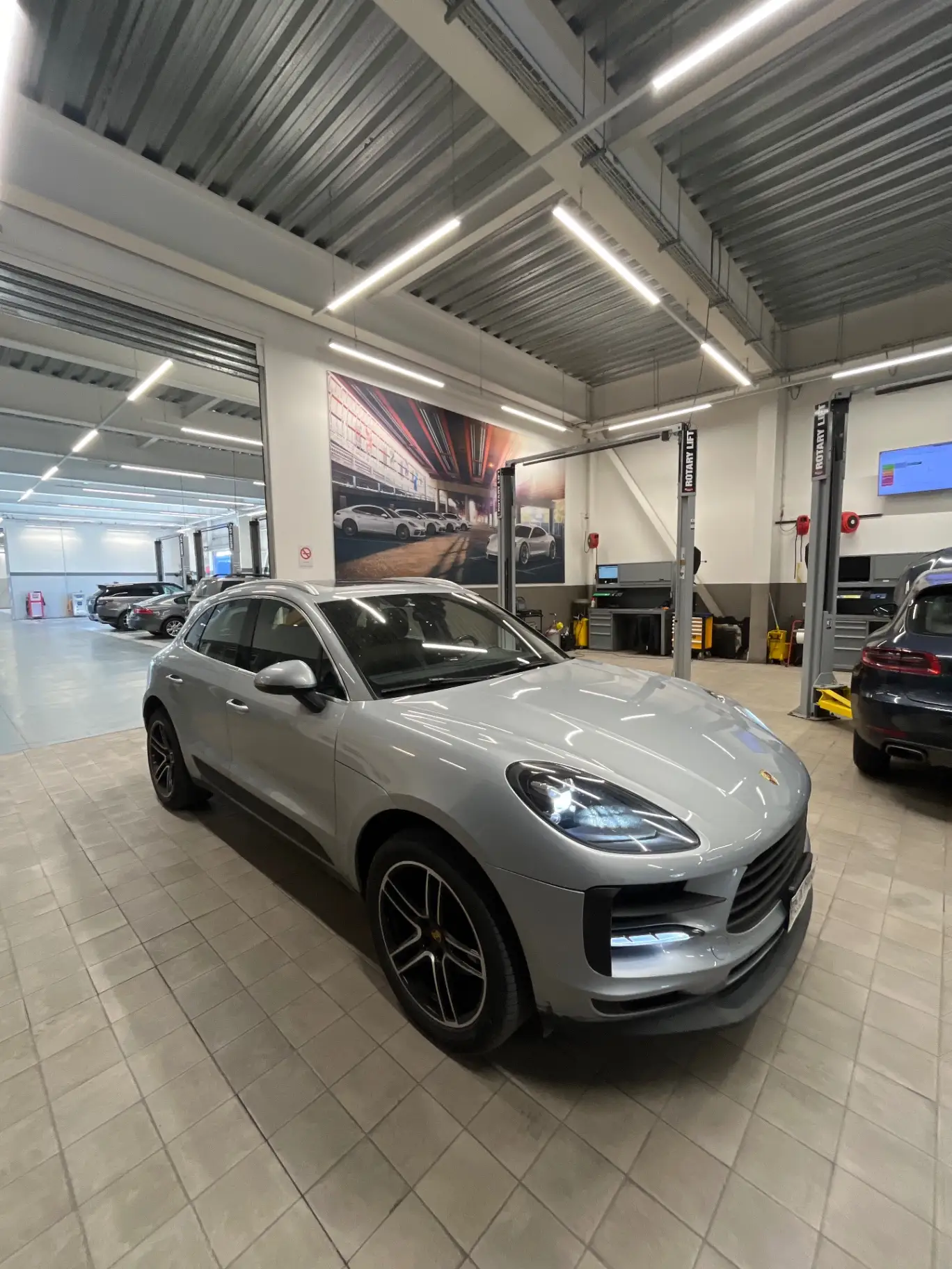PORSCHE