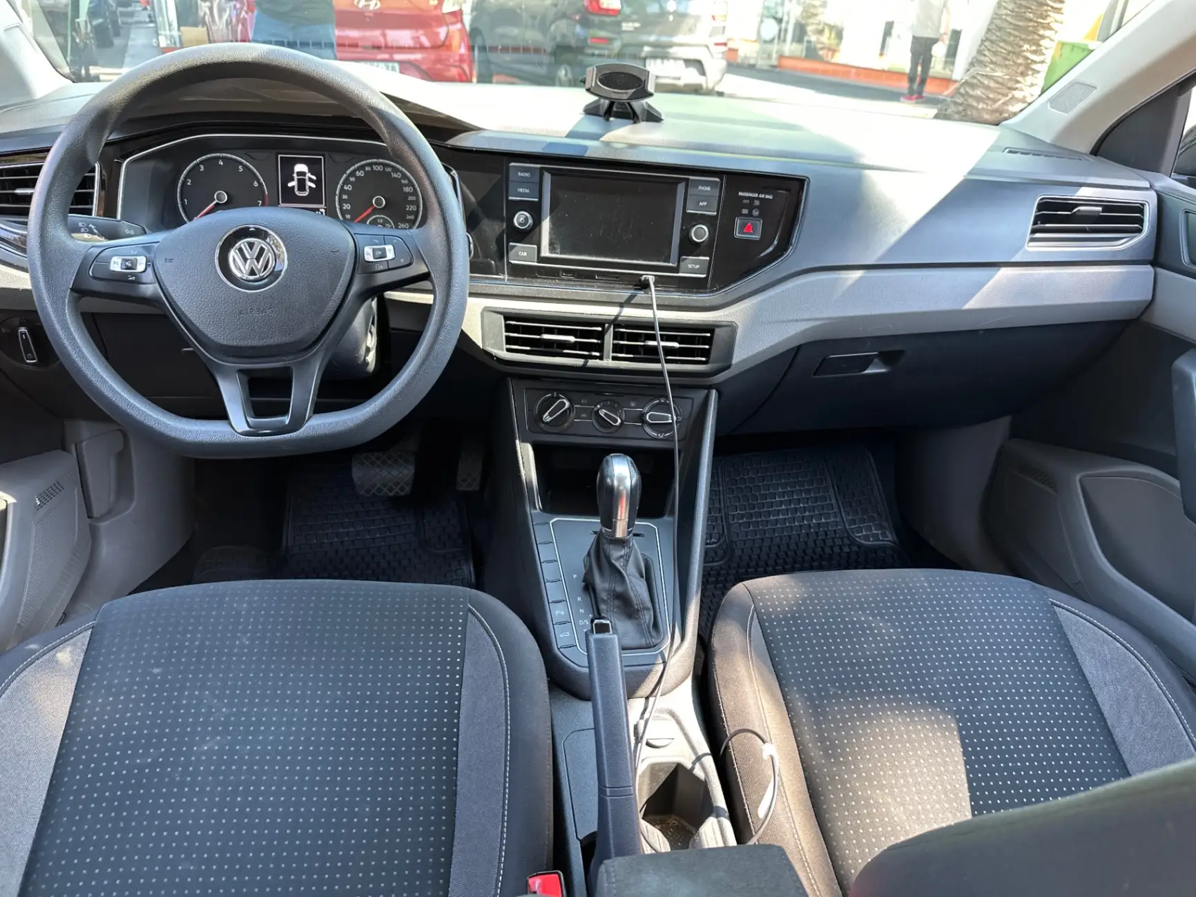VOLKSWAGEN - 2