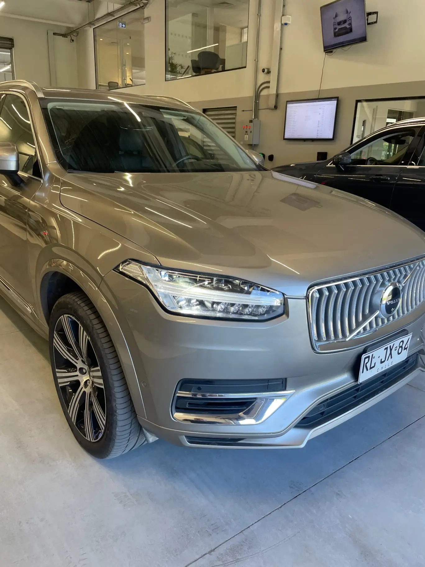 VOLVO
