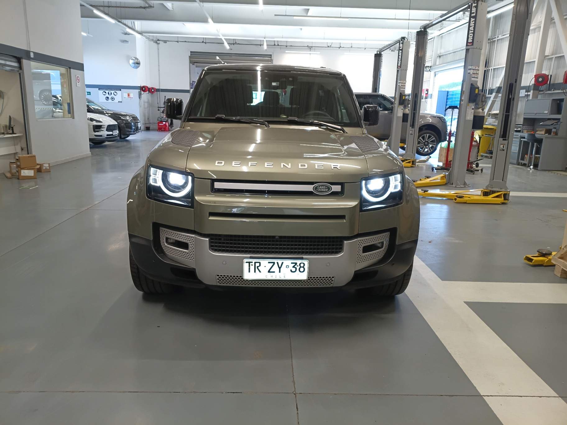 LAND ROVER - 1