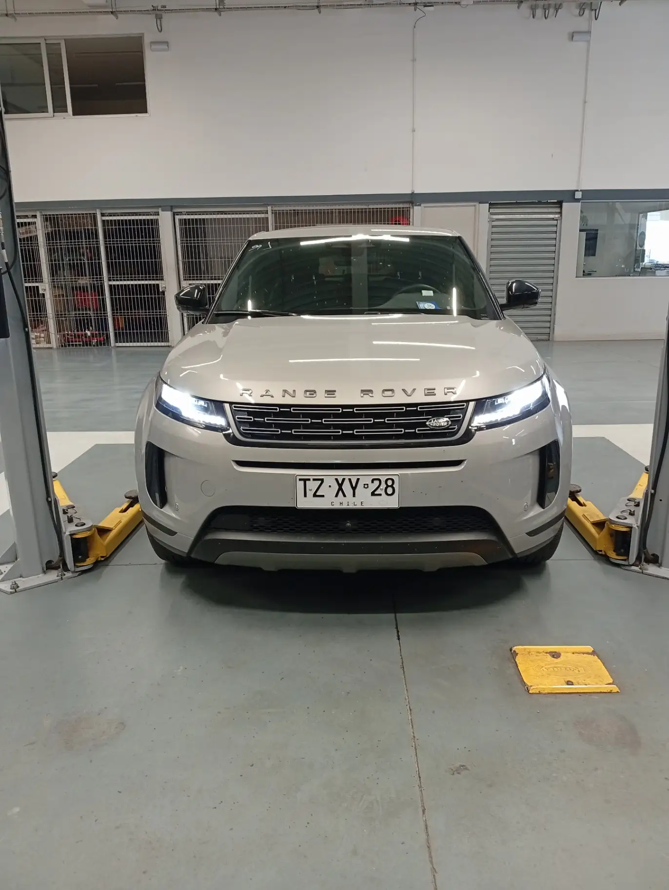 LAND ROVER - 1
