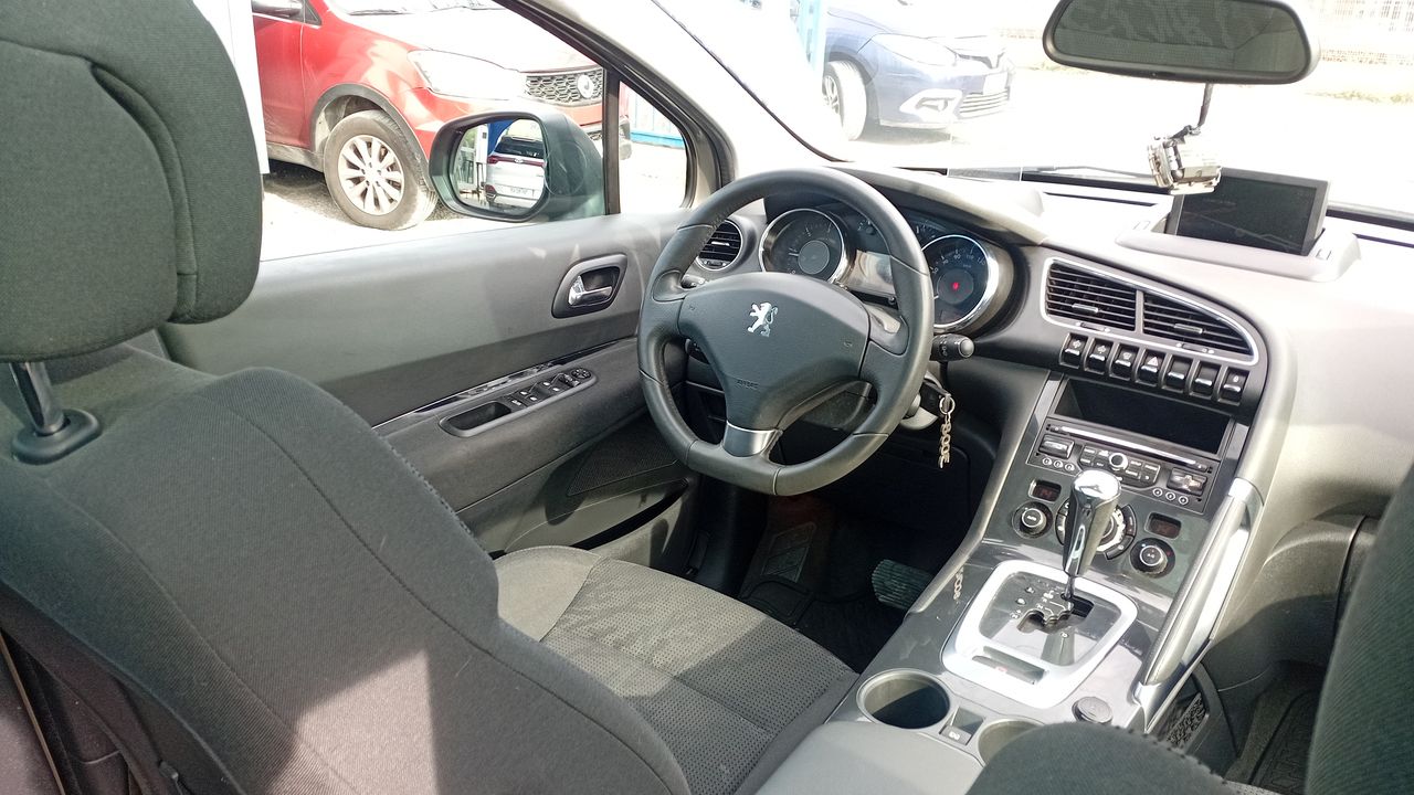 PEUGEOT - 8