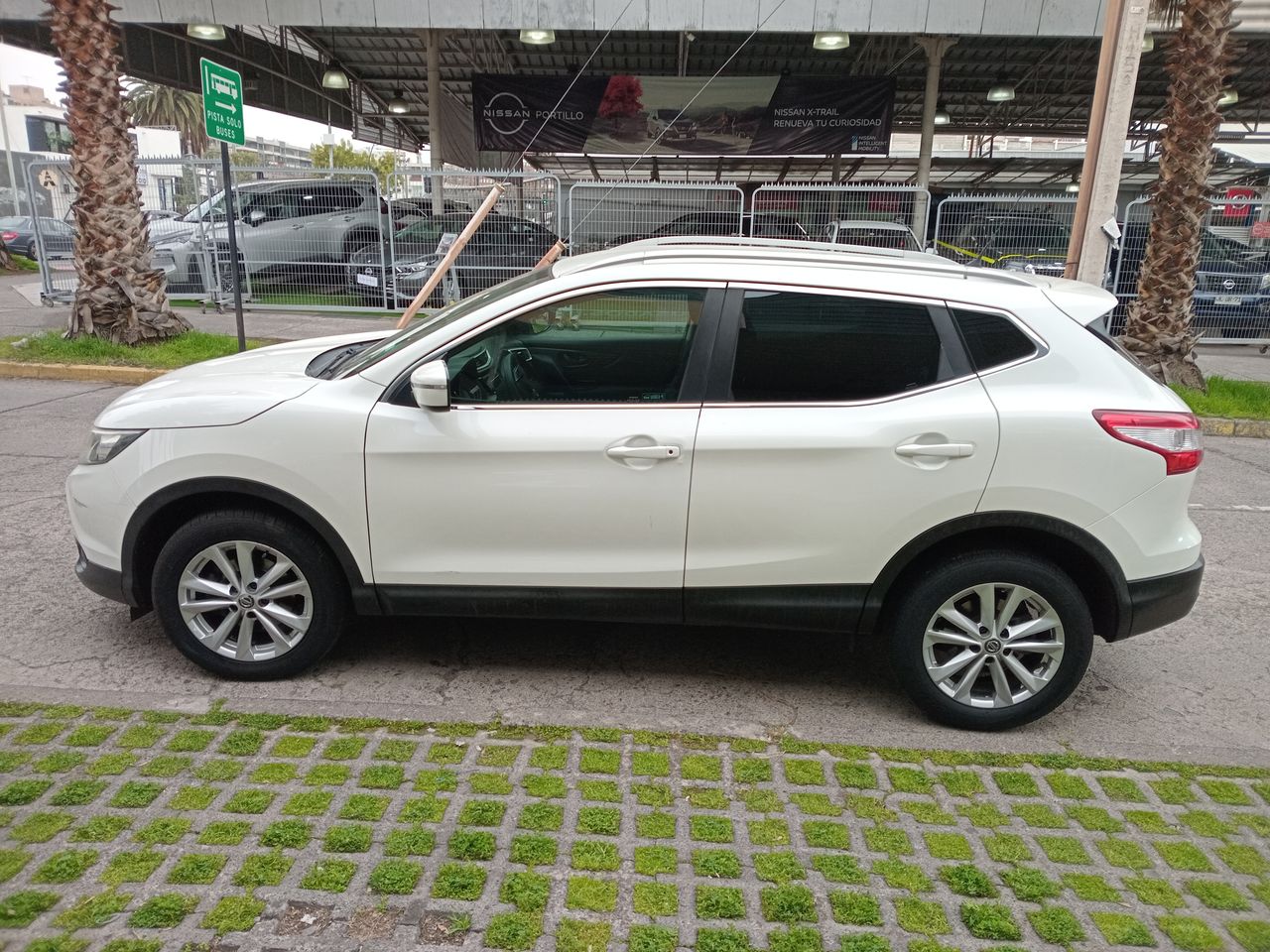 NISSAN - 4