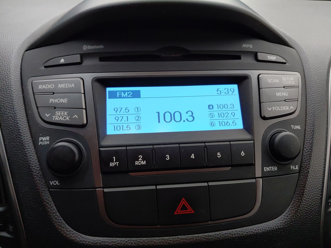 Hyundai Venue — foto 27 de 33