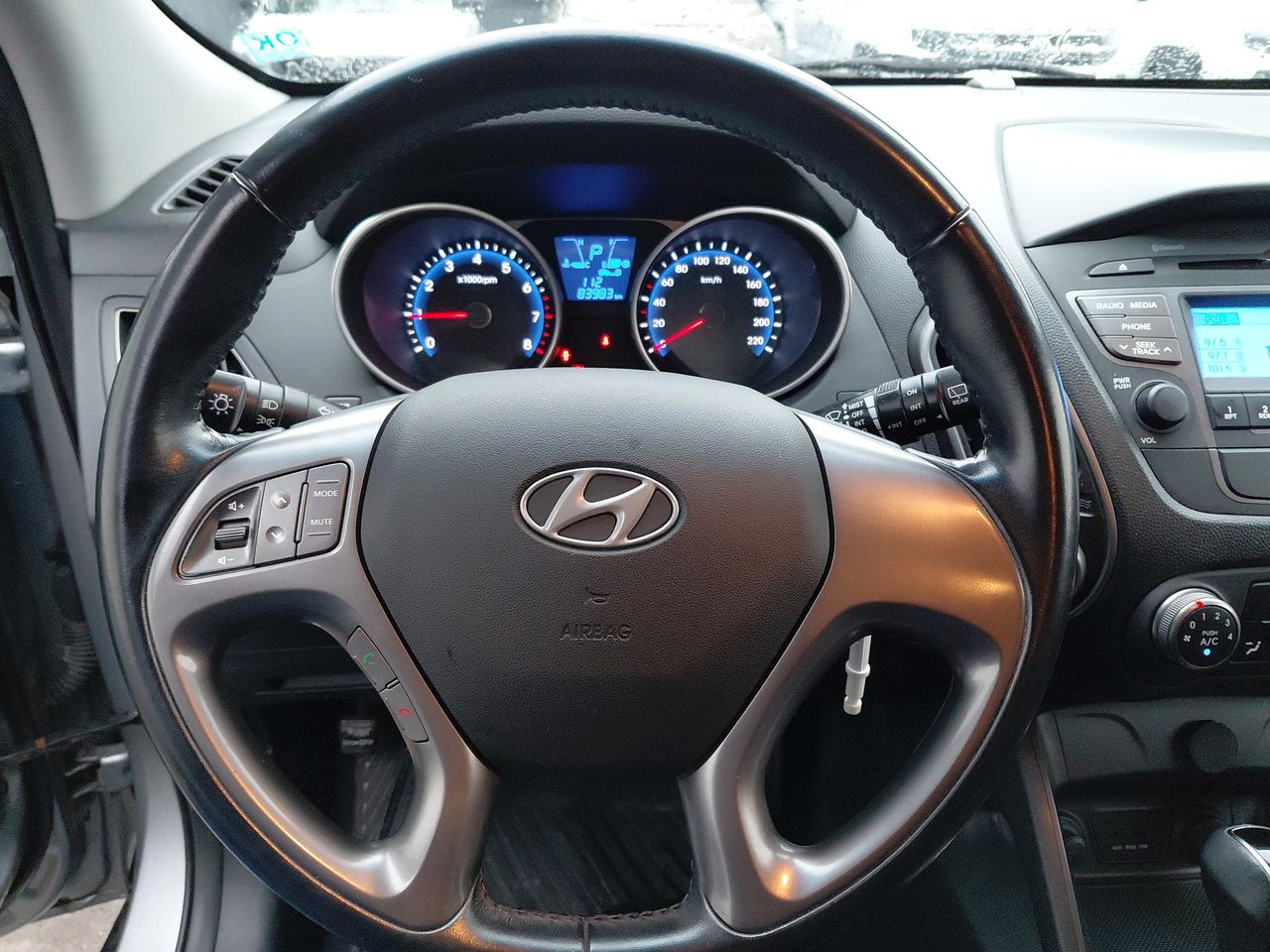 Hyundai Venue — foto 24 de 33