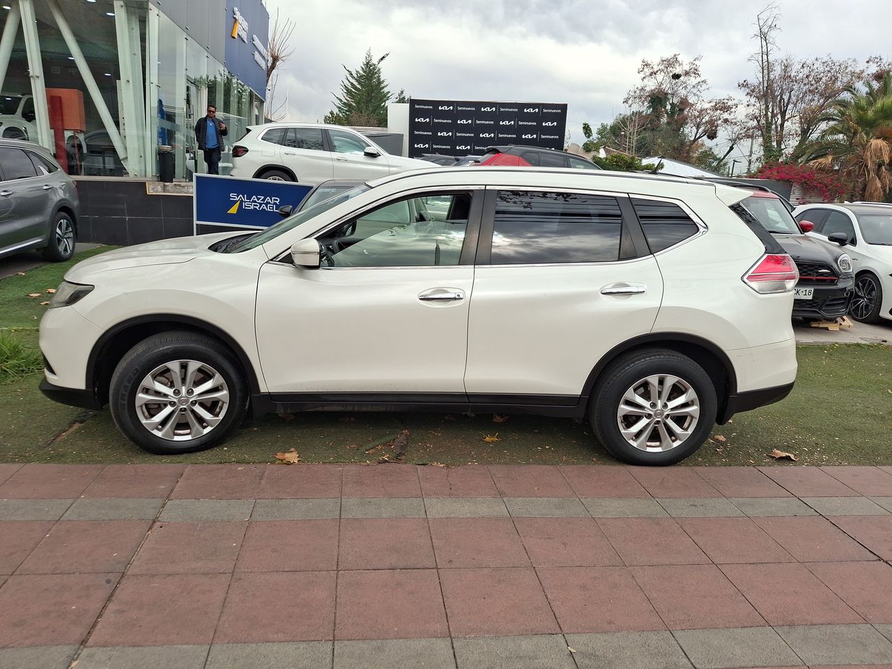NISSAN - 4