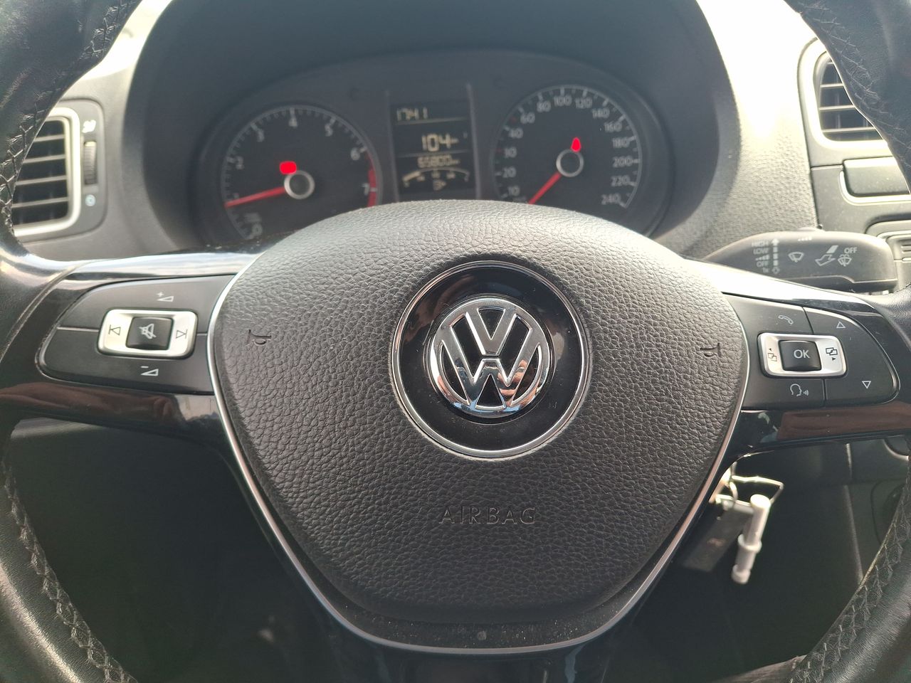 VOLKSWAGEN - 24