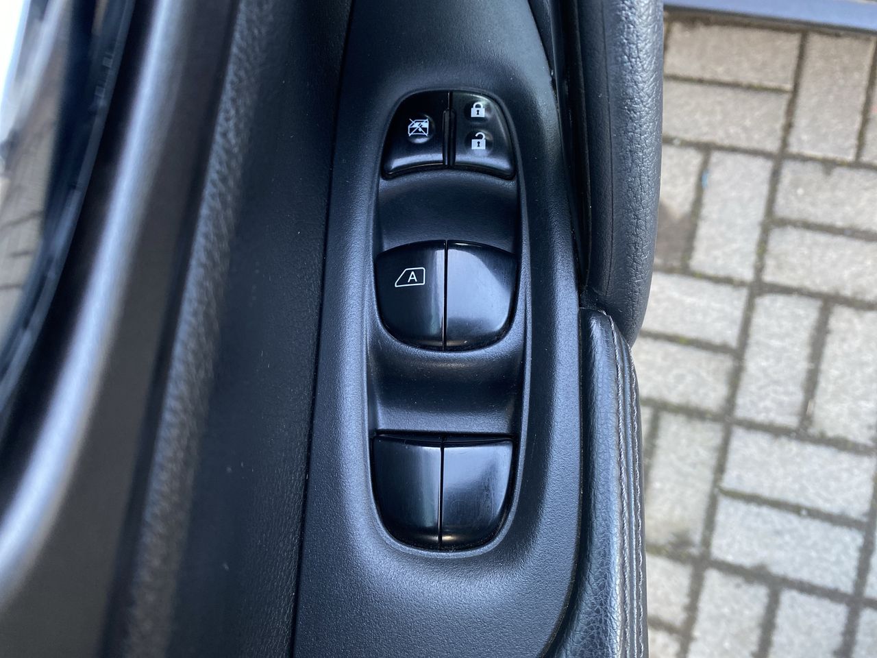 NISSAN - 15