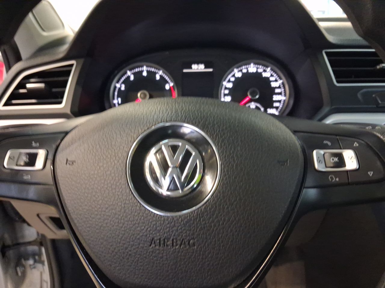 VOLKSWAGEN - 18