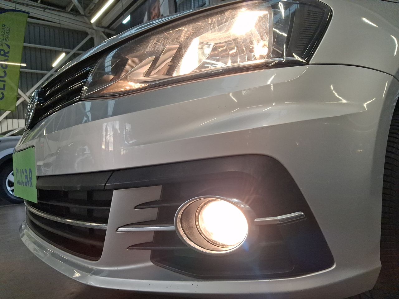VOLKSWAGEN - 12