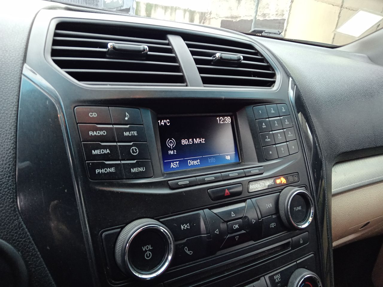 Ford Explorer — foto 18 de 25