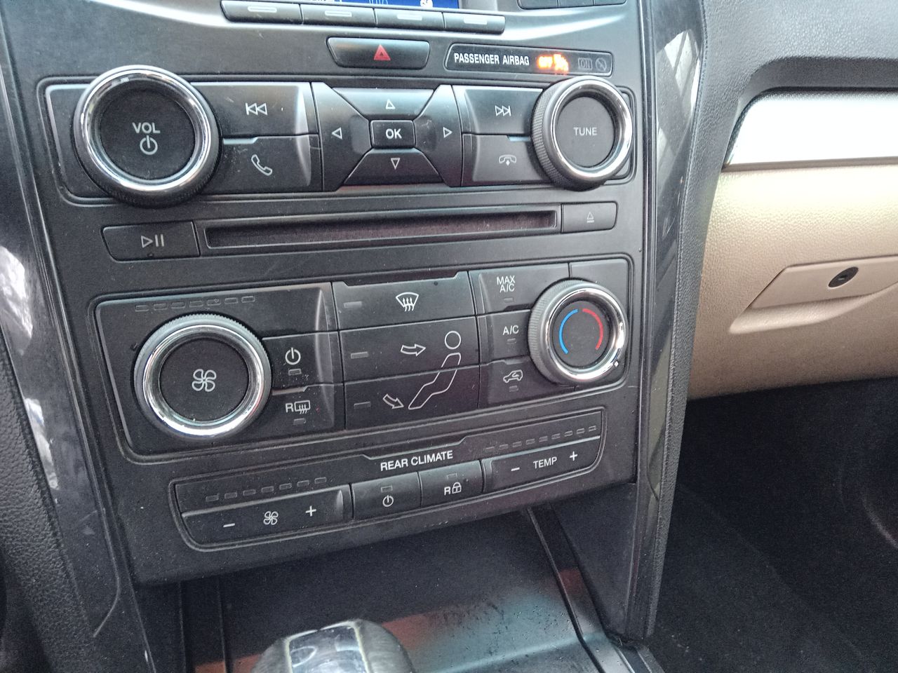 Ford Explorer — foto 20 de 25