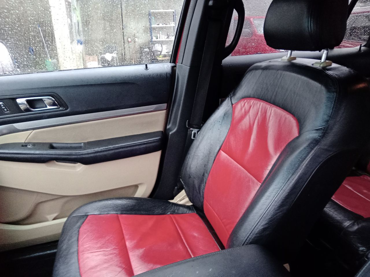 Ford Explorer — foto 23 de 25