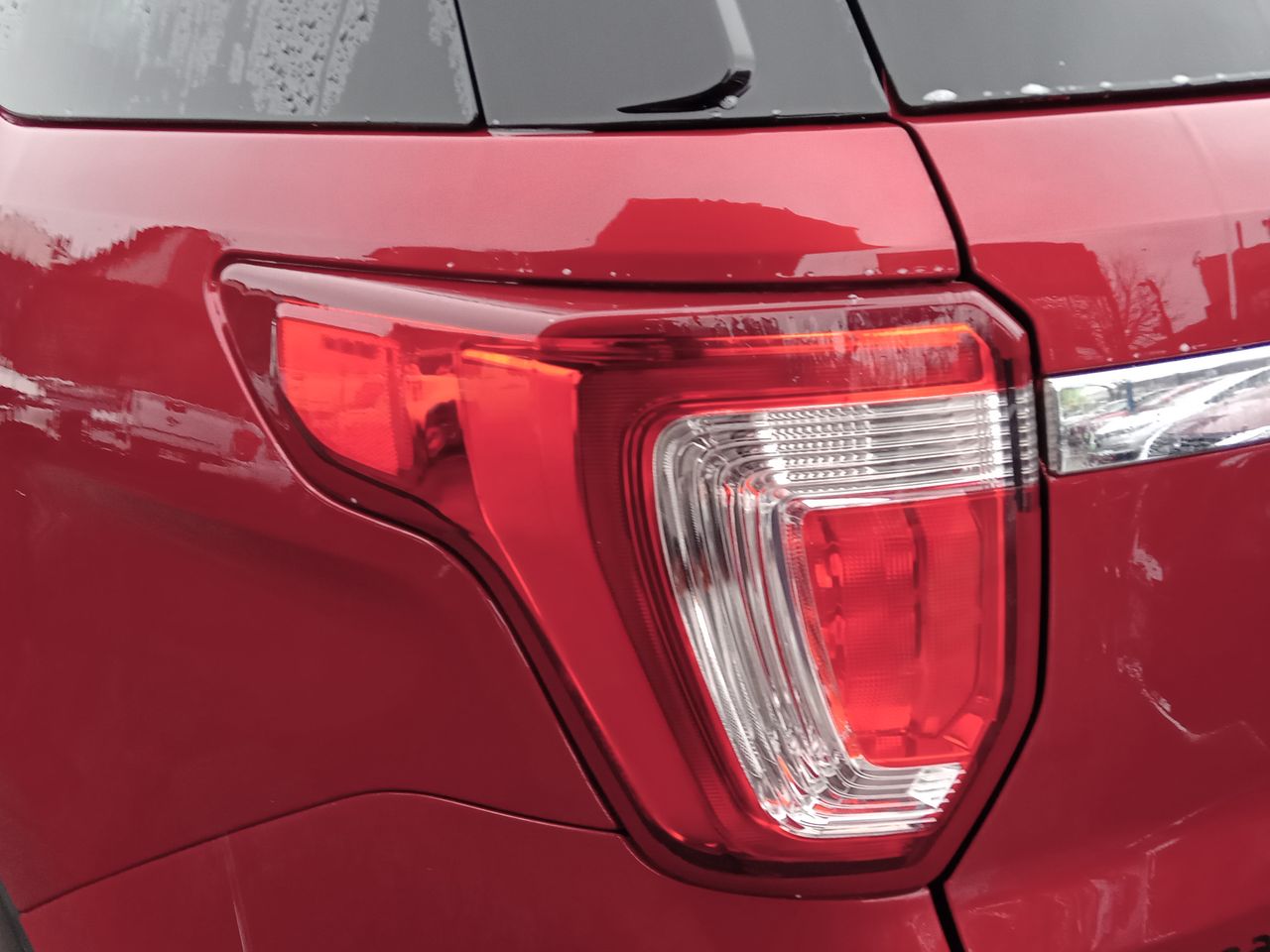 Ford Explorer — foto 10 de 25