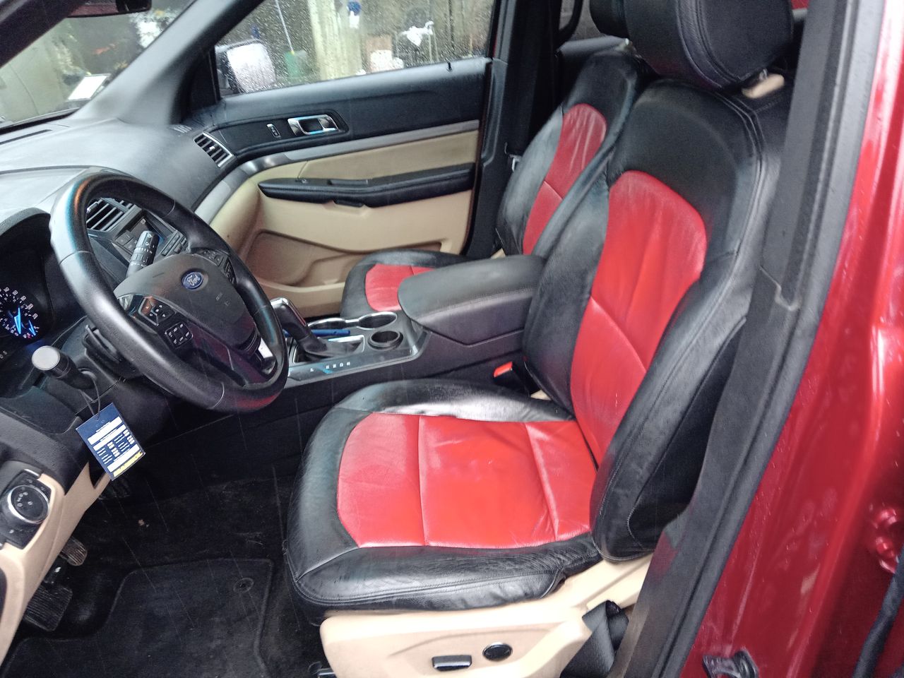 Ford Explorer — foto 14 de 25
