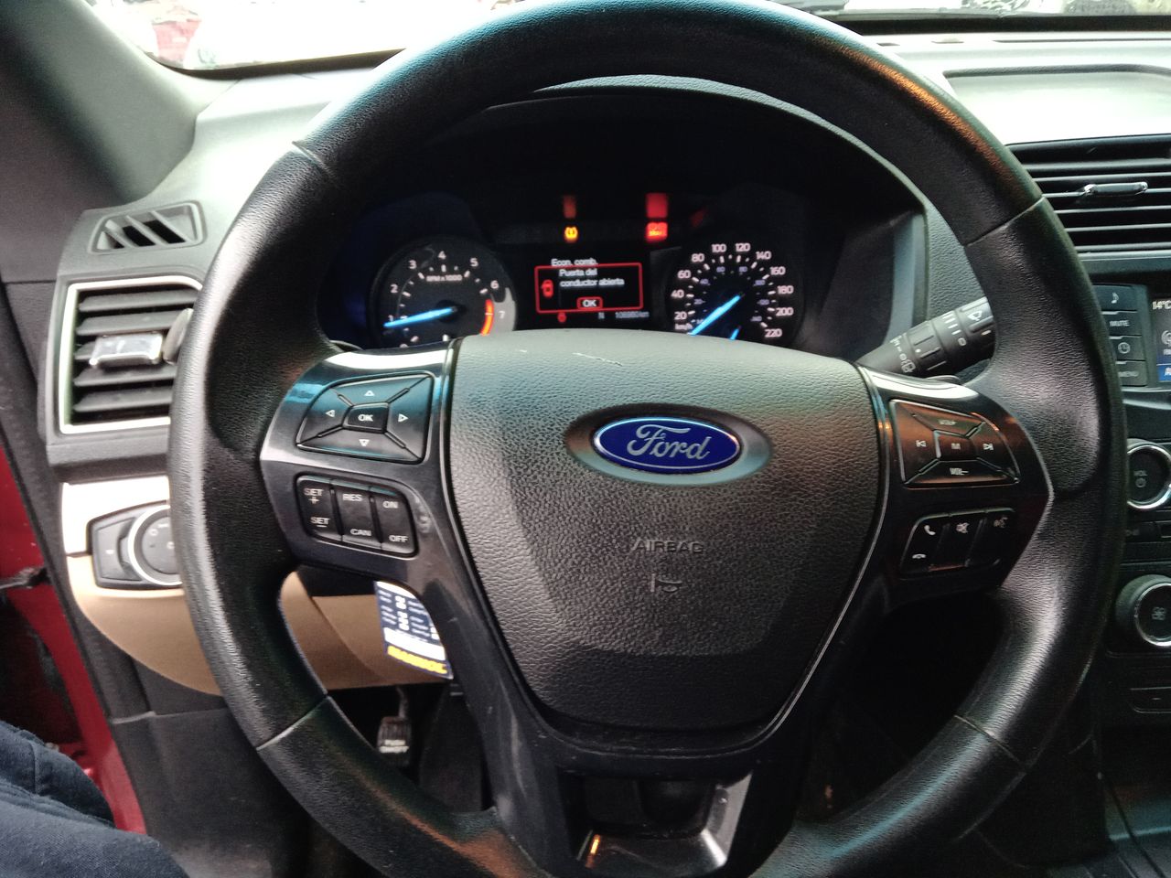 Ford Explorer — foto 15 de 25