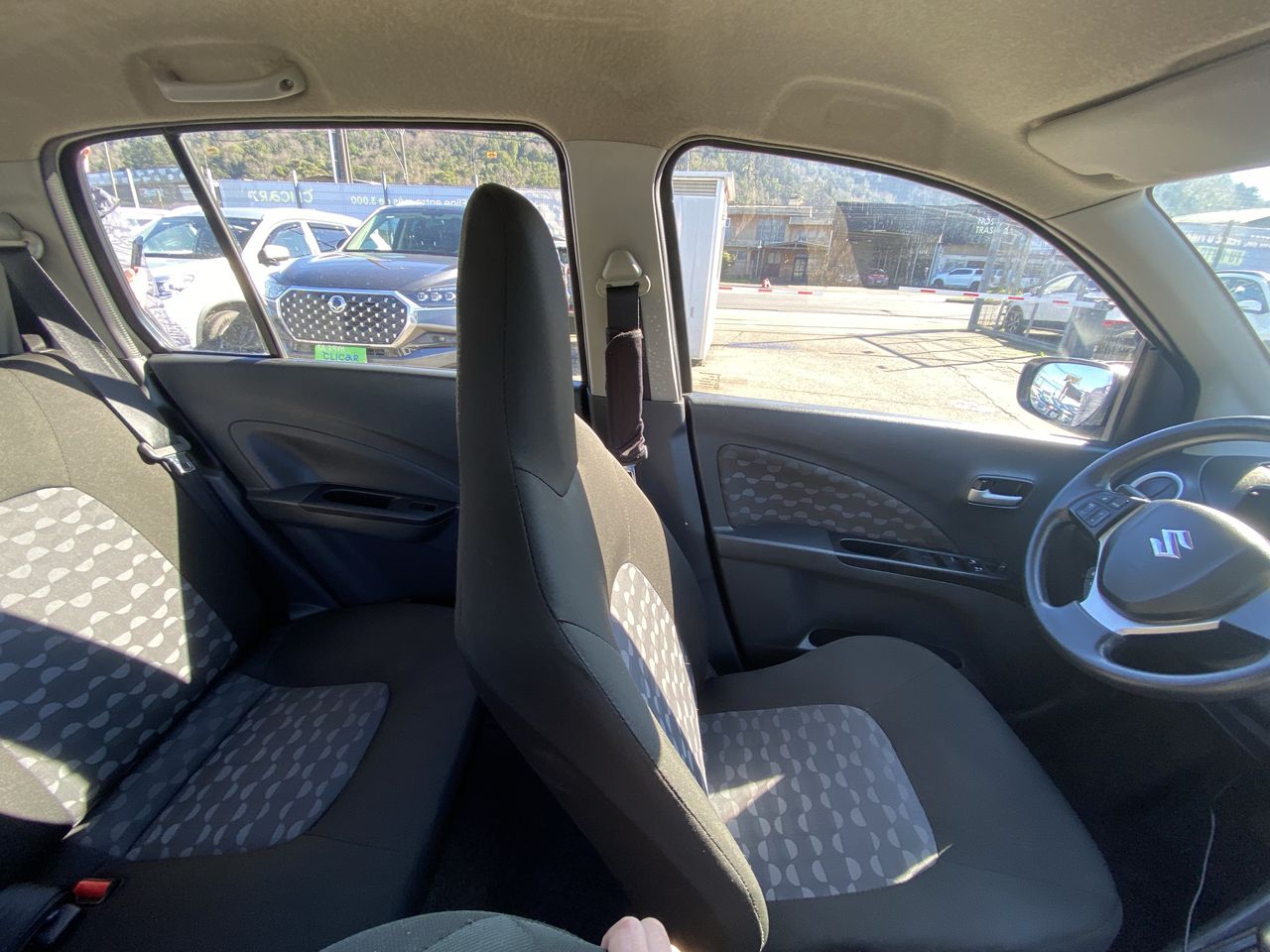 Suzuki Celerio — foto 8 de 26