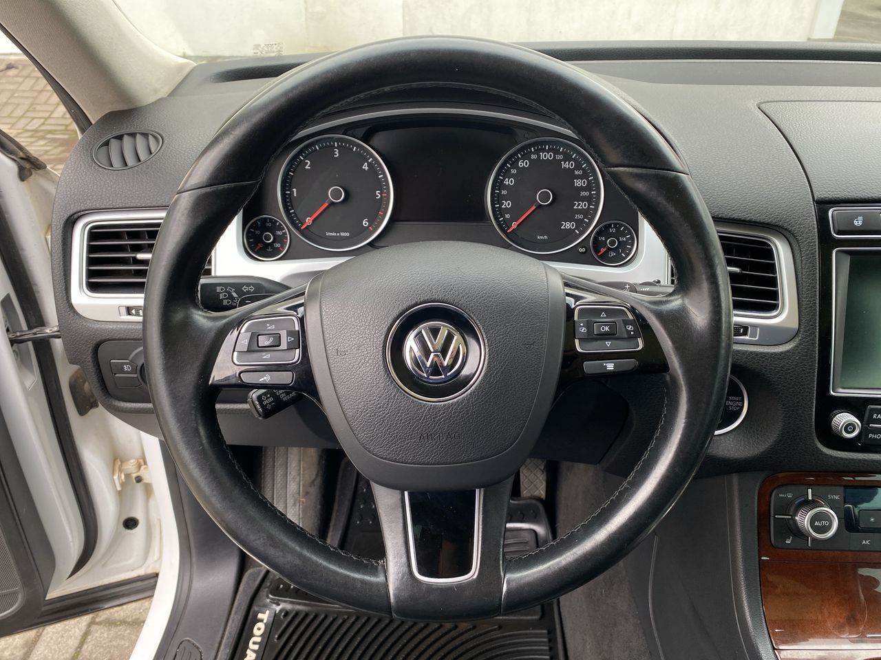 VOLKSWAGEN - 18