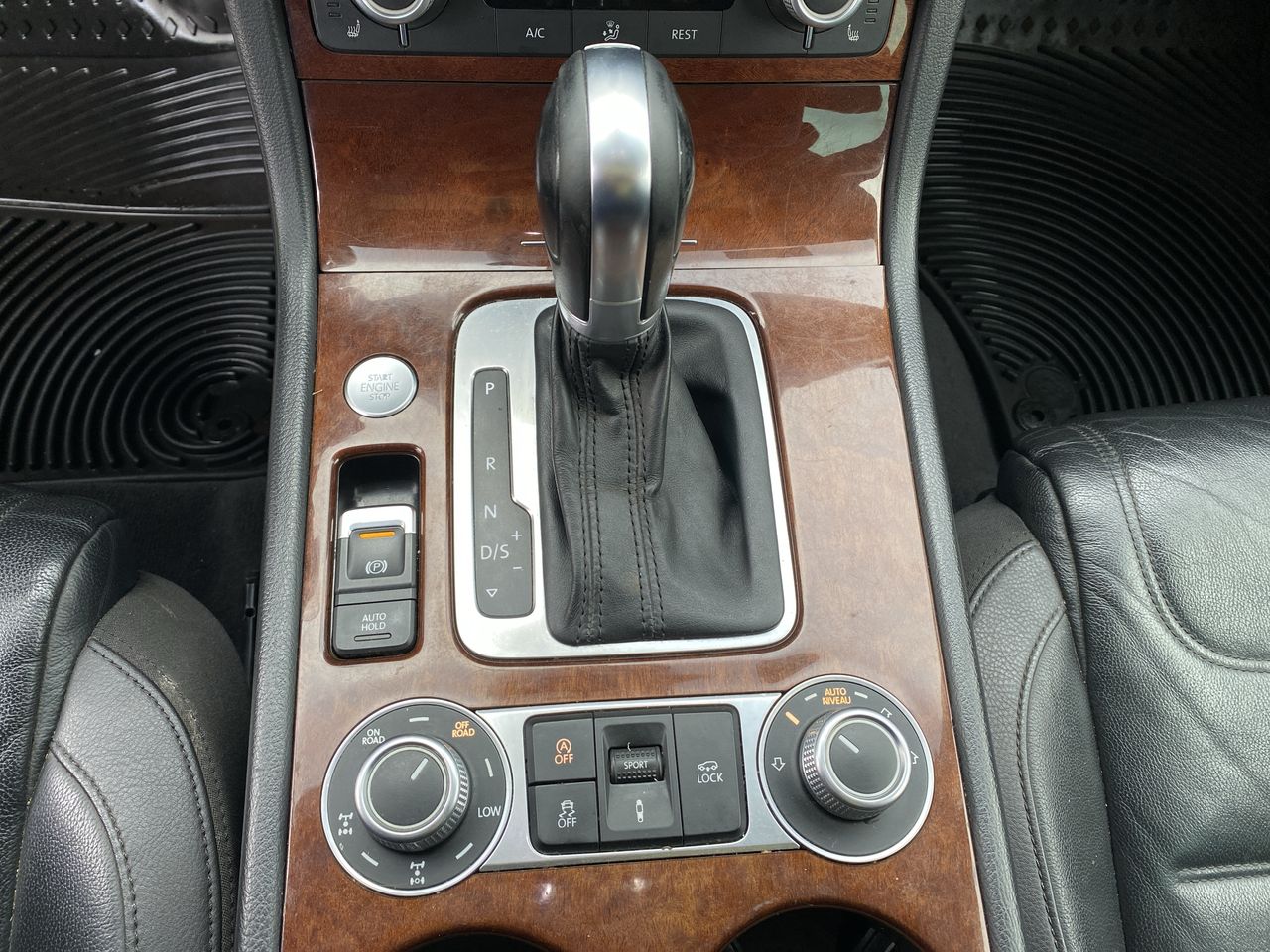 VOLKSWAGEN - 24