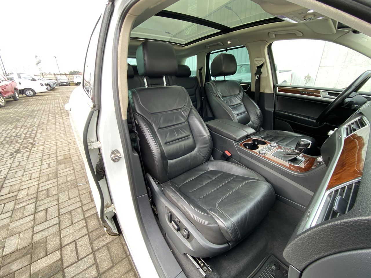 VOLKSWAGEN - 27