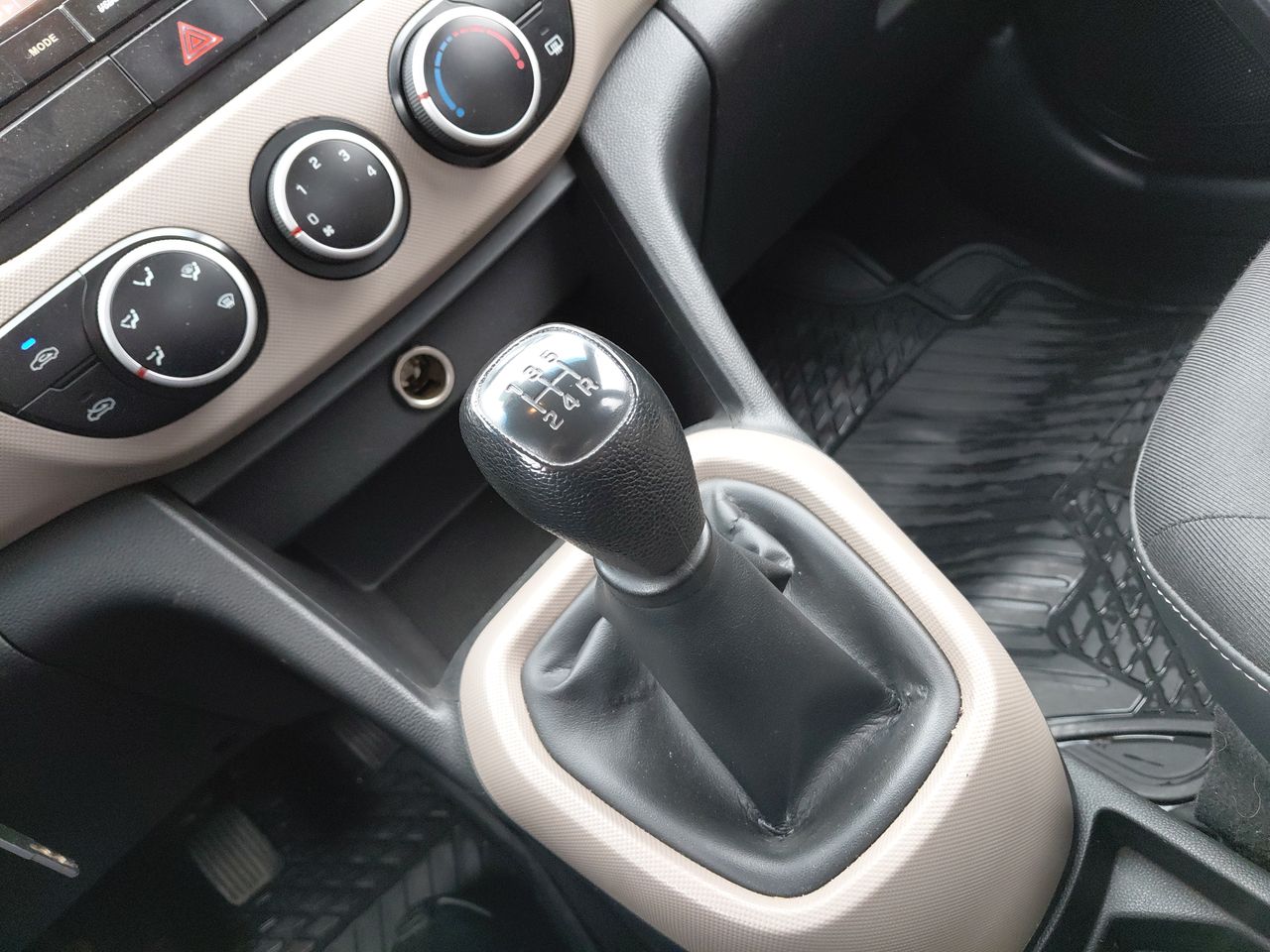 HYUNDAI - 20
