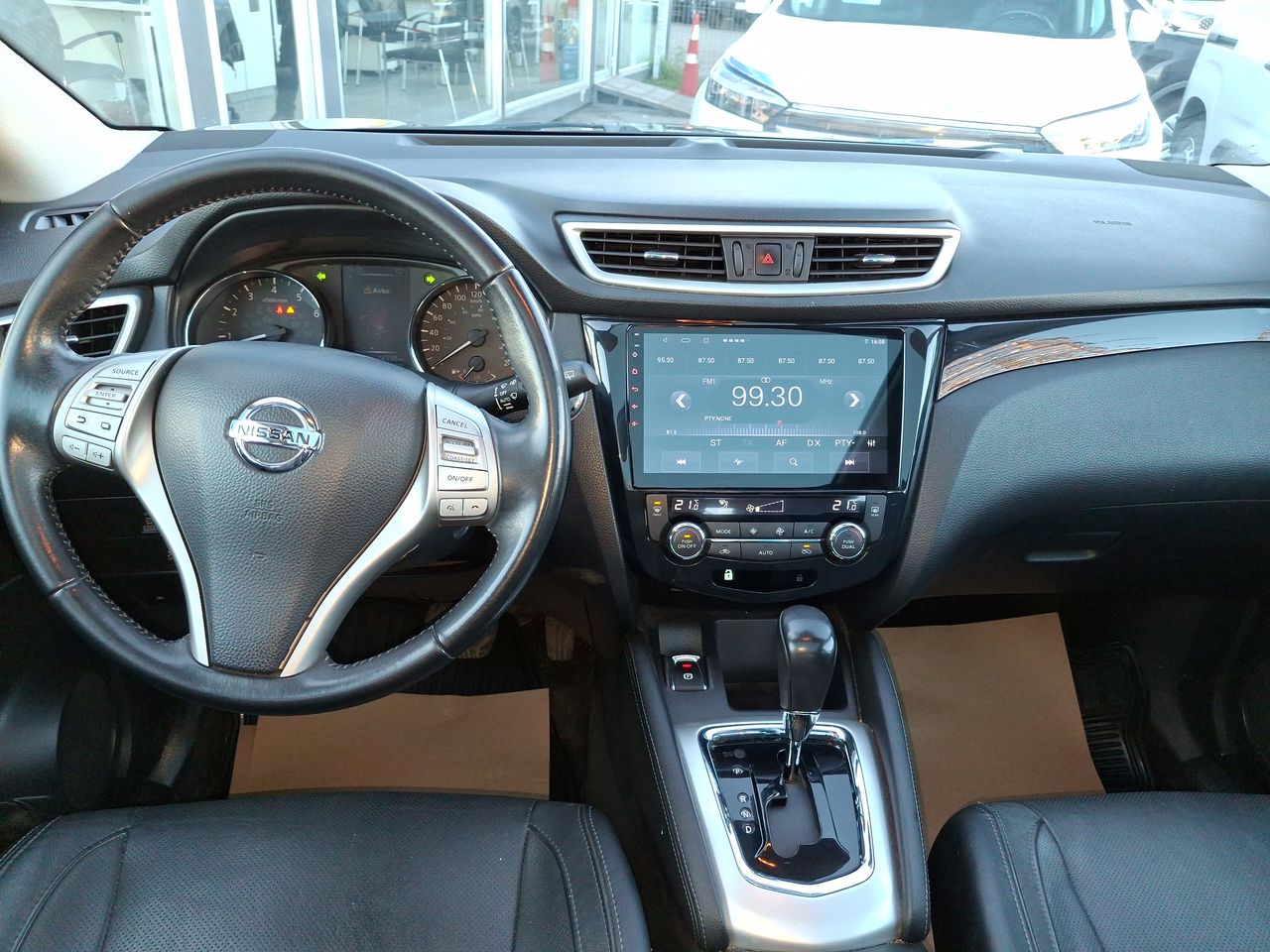 NISSAN - 32