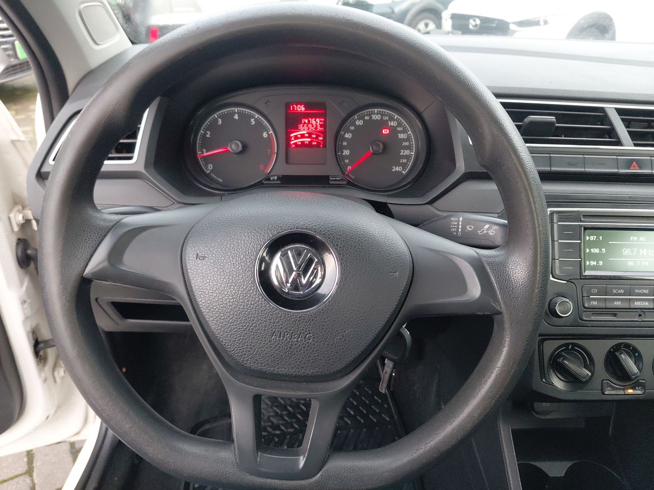 VOLKSWAGEN - 16